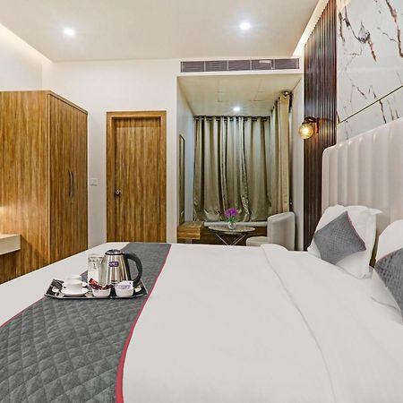 Super Townhouse Hotel Impact Chinhat Екстериор снимка