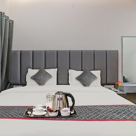 Super Townhouse Hotel Impact Chinhat Екстериор снимка