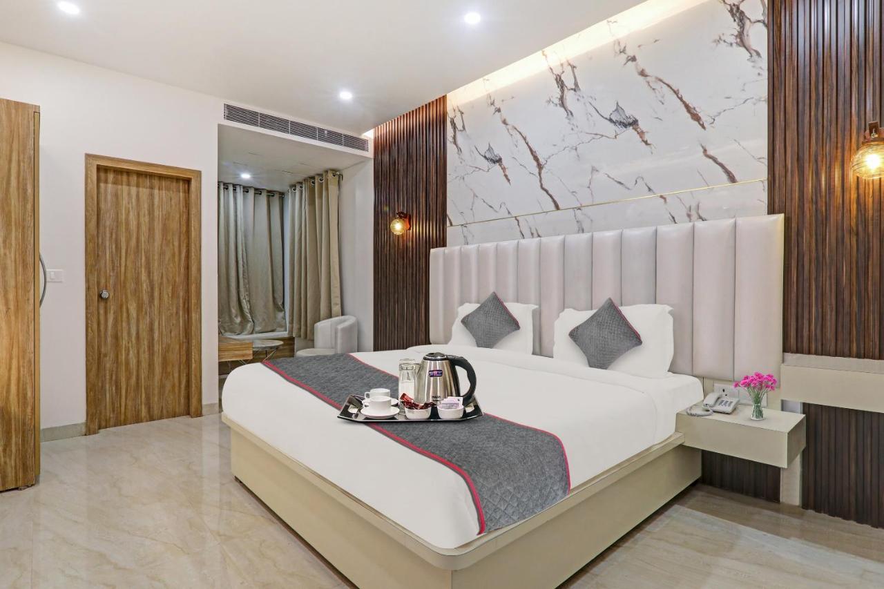 Super Townhouse Hotel Impact Chinhat Екстериор снимка