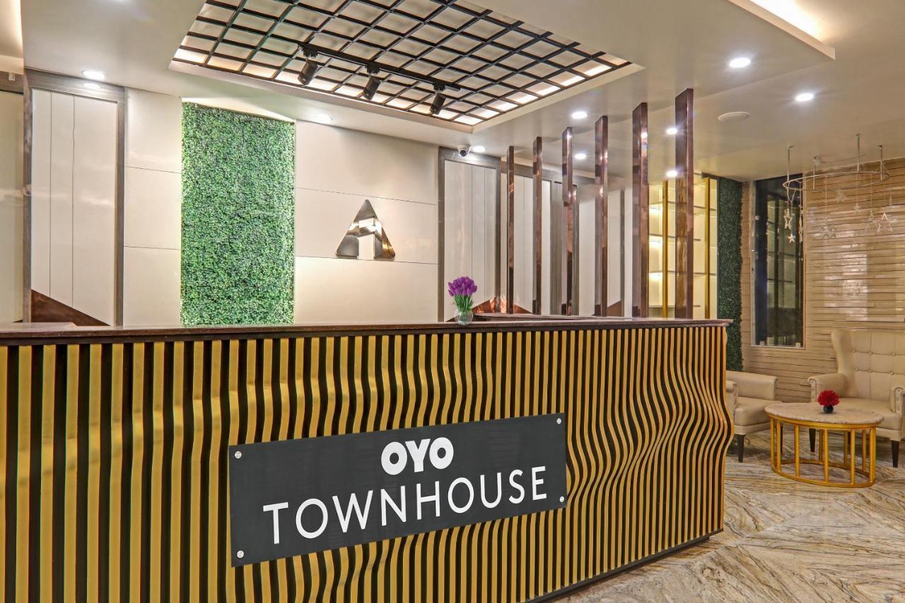 Super Townhouse Hotel Impact Chinhat Екстериор снимка