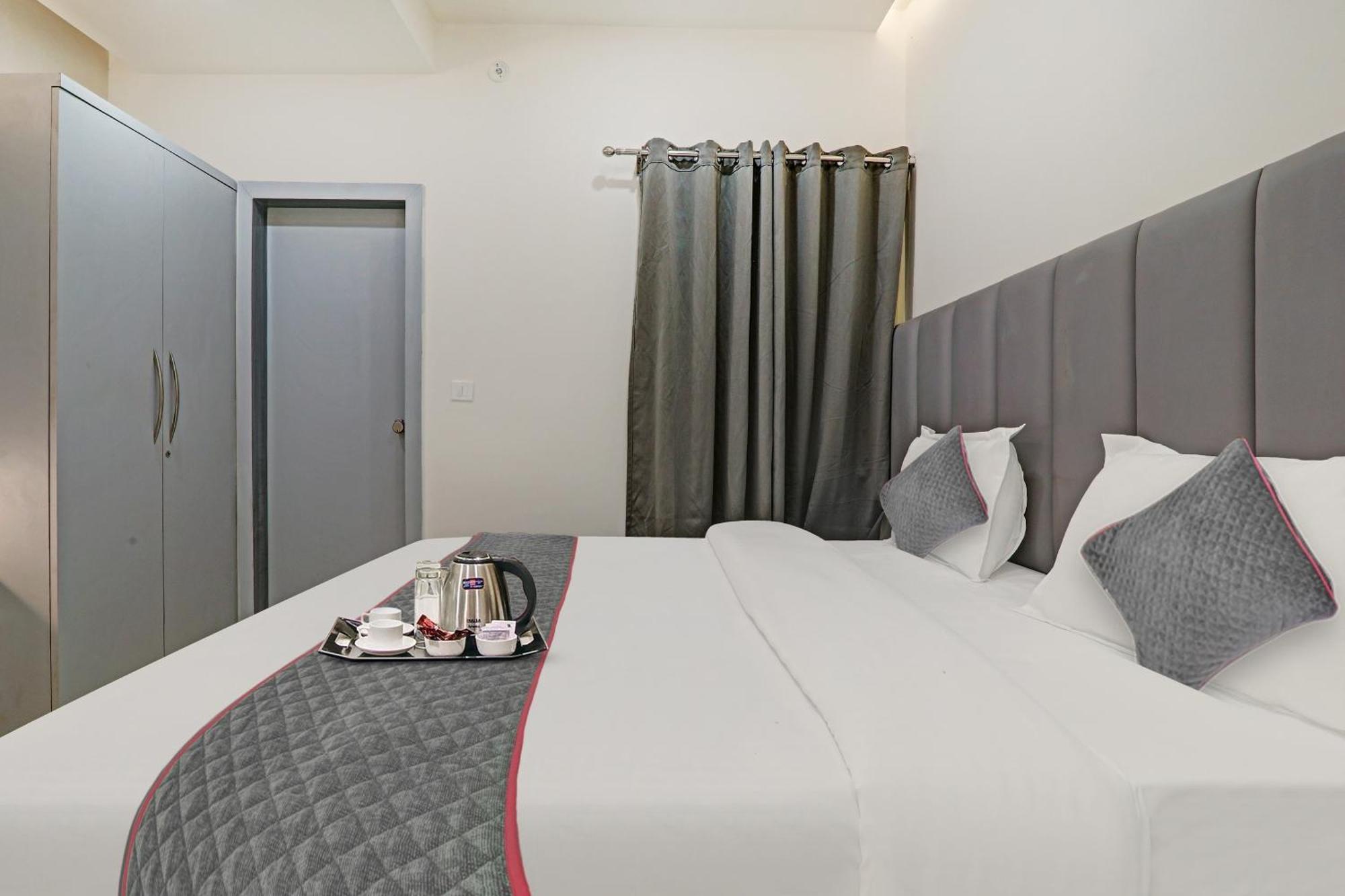 Super Townhouse Hotel Impact Chinhat Екстериор снимка