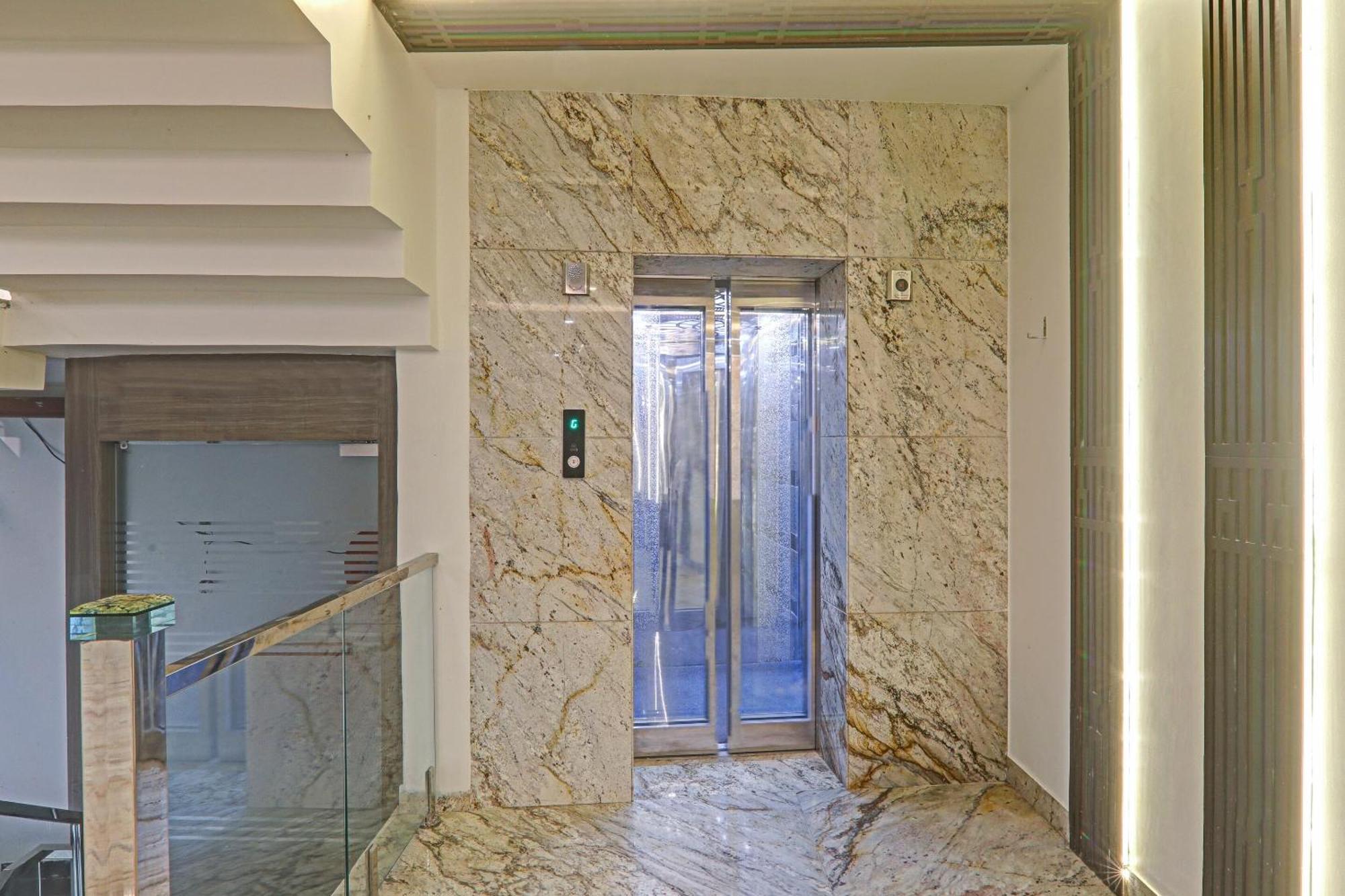 Super Townhouse Hotel Impact Chinhat Екстериор снимка