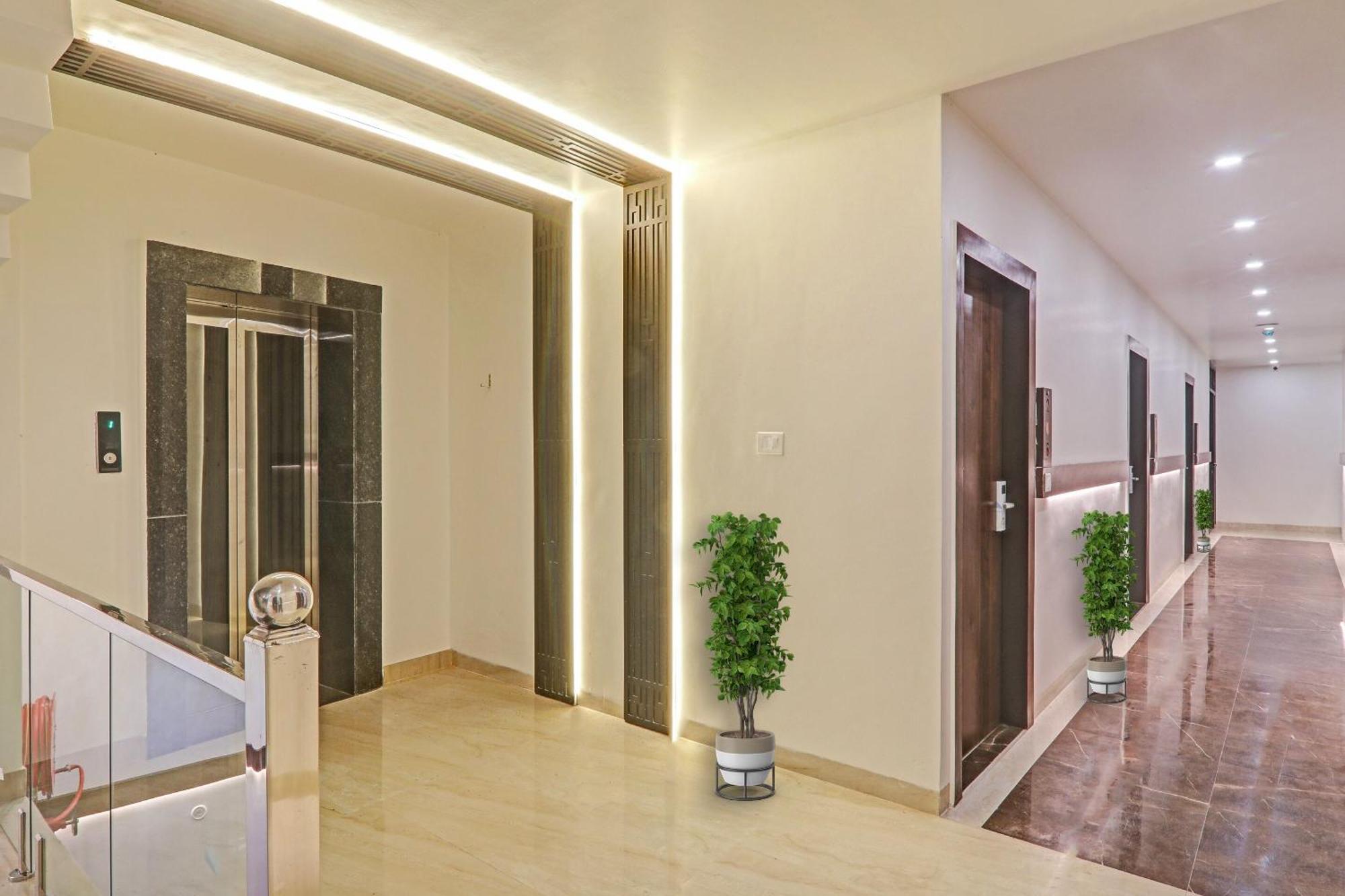 Super Townhouse Hotel Impact Chinhat Екстериор снимка